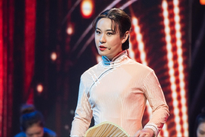 孙坚虎虎再穿旗袍女装大佬重聚首却没七年前那么惊艳了