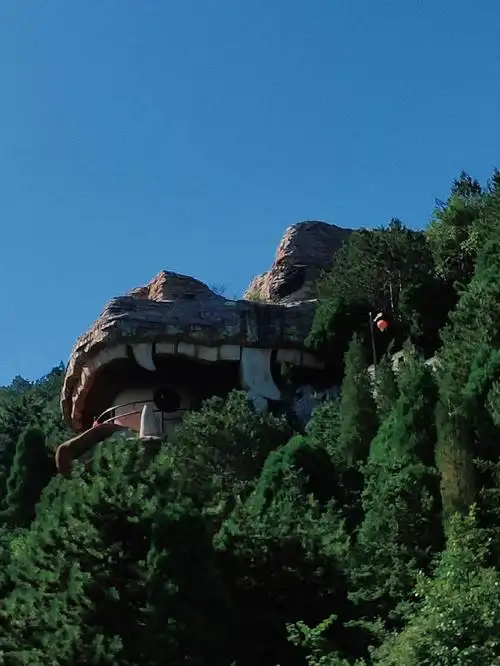 自驾约两小时,大概早上九点到达绵山风景区(从灵石高速口下要比从介休