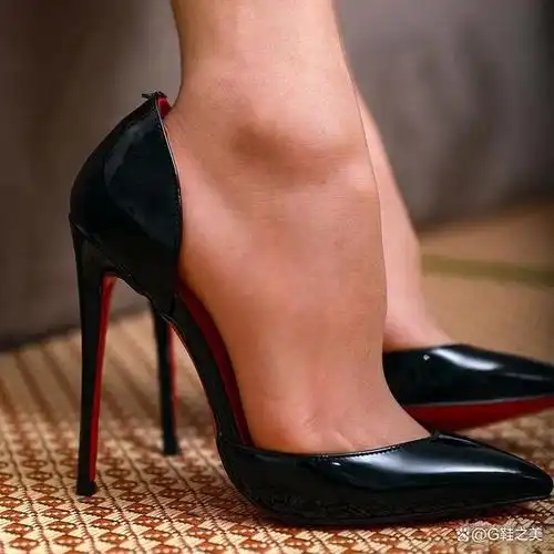 时尚女王风范,尖头细跟高跟鞋引领潮流!