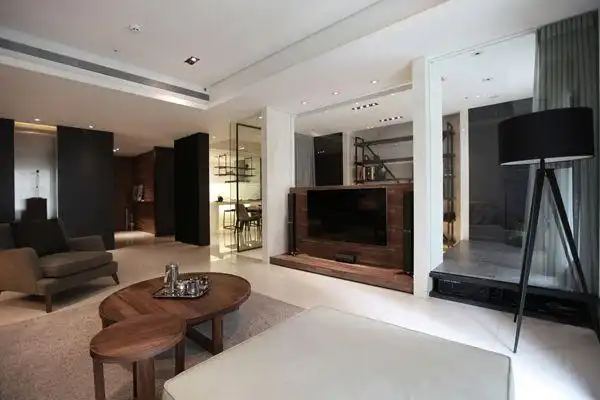 半高通透电视墙