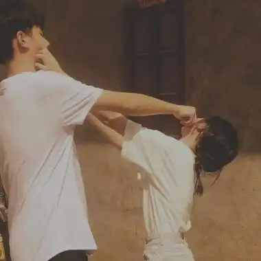 情头复古原宿两张 高清恩爱的情头复古原宿双人图片_情侣头像_美头网