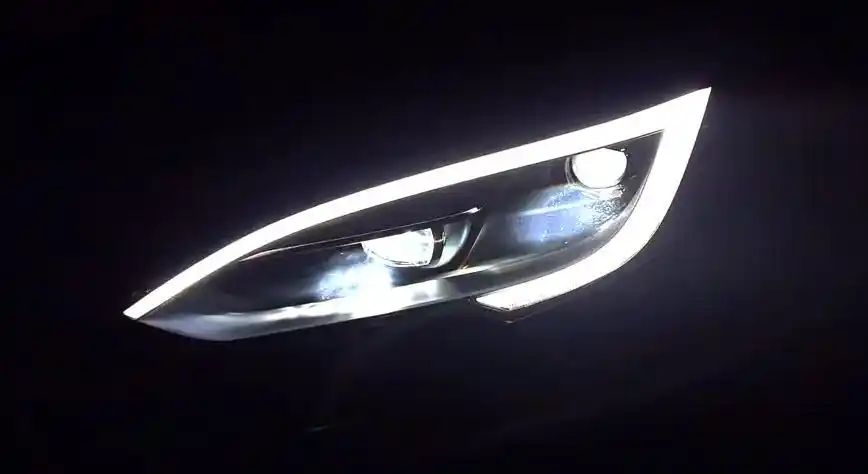 特斯拉新款models矩阵式大灯夜间效果展示