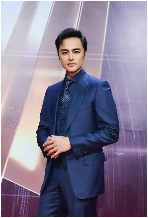 44岁知名男星明道与女粉合影!