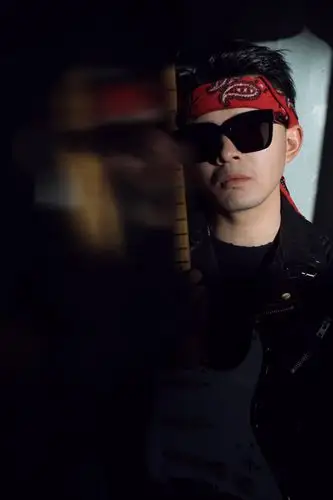 谭轩辕全新epx封面曝光新歌展现音乐态度