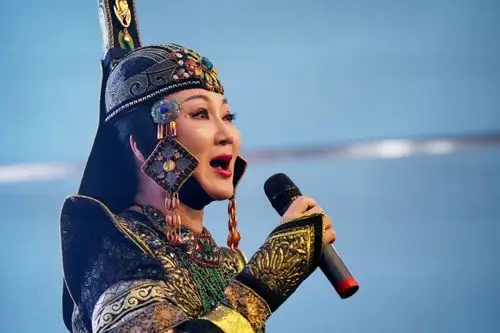 蒙古族歌唱家天亮发布新中国成立70周年至诚献礼专辑