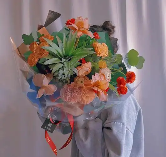 黑凤梨复古色系花束