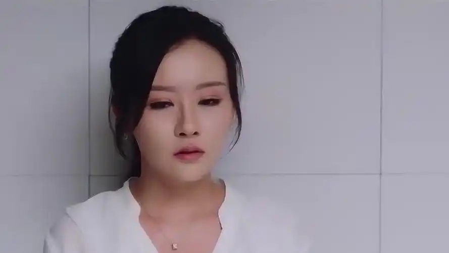 二龙湖爱情故事王春花混剪,只想做你背后,那个傻傻的女人