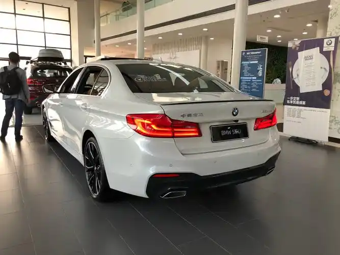 2020款宝马530li,黑化套装更显运动时尚