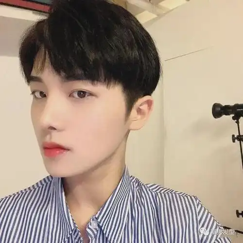 2,"a"字刘海发型