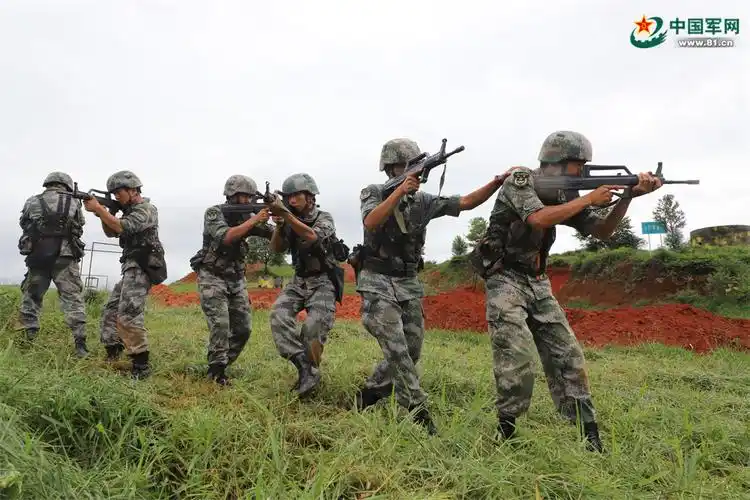 南部战区陆军某边防旅掀起练兵备战热潮(2)_军队人才网_华图教育