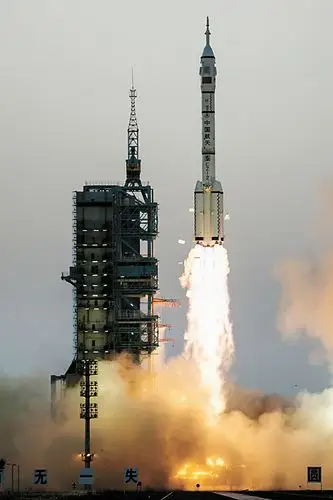 中国载人太空船「神舟十一号」17日由长征2f遥十一火箭发射升空.