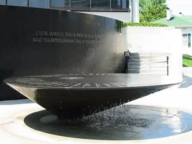 华盛顿·越战纪念碑 i "黑色的墙"似一道伤疤,揭示着美国历史黑暗的一