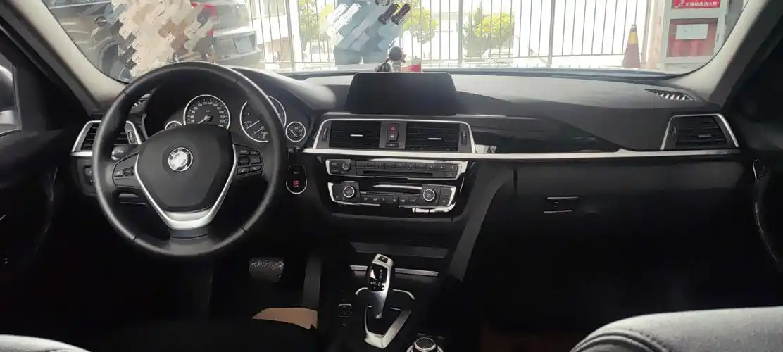 宝马3系新车才22万,开了七年的320li还要11万,买家真的缺钱吗?