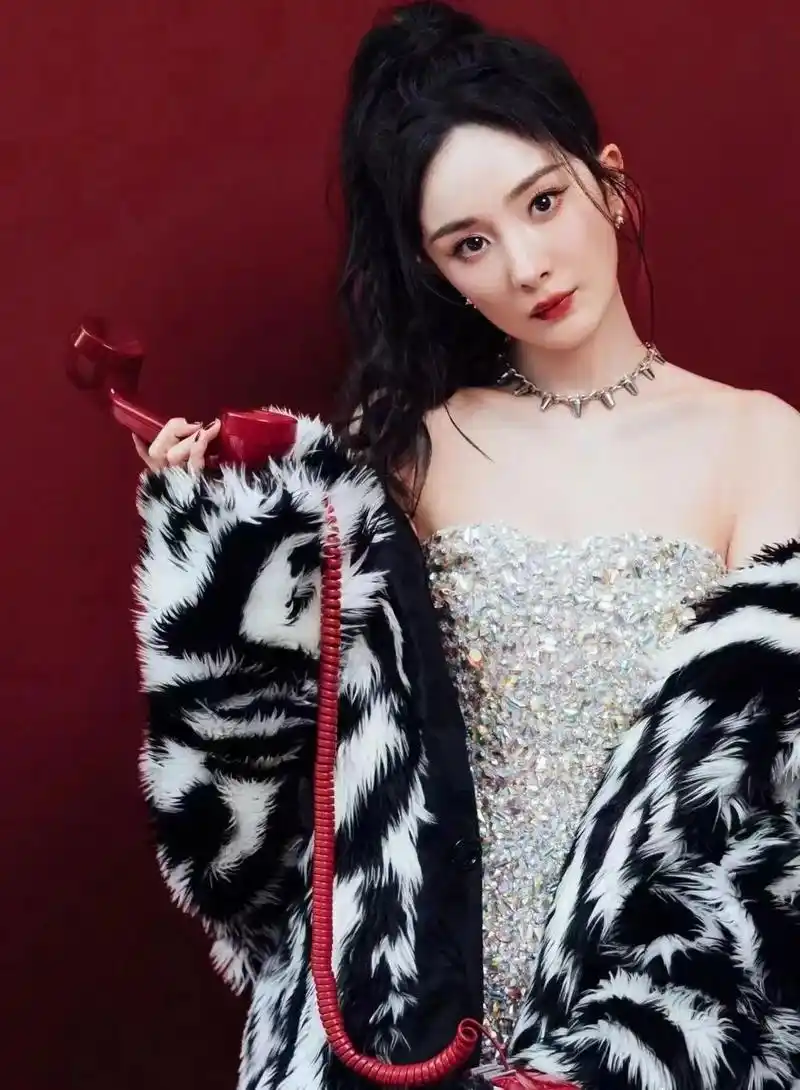 杨幂春晚杀疯了,直接把湖南卫视收视率2.0拉到2.7肖像代 - 抖音