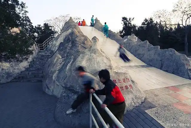 北京陶然亭公园雪山