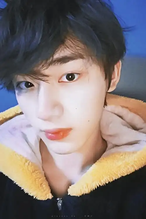 丁程鑫晒冬至素颜随拍