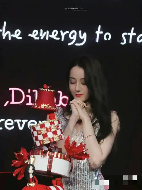 蔡徐坤y应援色:王者金 粉丝名:ikun ②号:杨颖(angelababy)y应援色