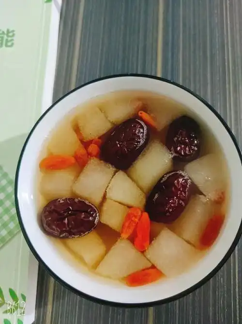 雪梨加冰糖功效与作用冰糖雪梨养胃还是伤胃