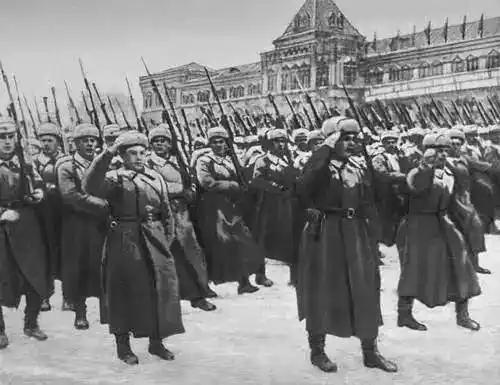 走进建军90周年大阅兵 威慑周边宵小 复制1941年红场阅兵式?