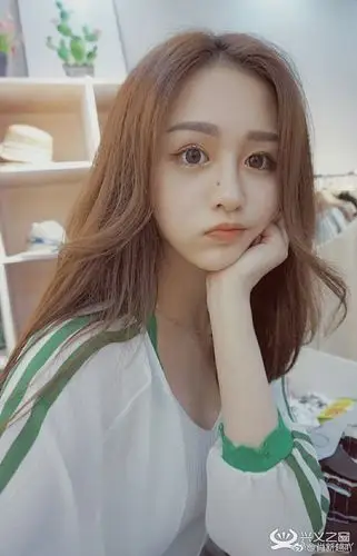 贵师校花晒清纯写真走红甜美胜似baby