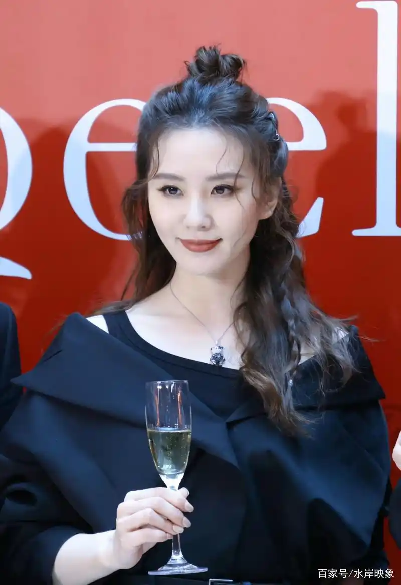 刘诗诗这发型,大气又干练,爱了