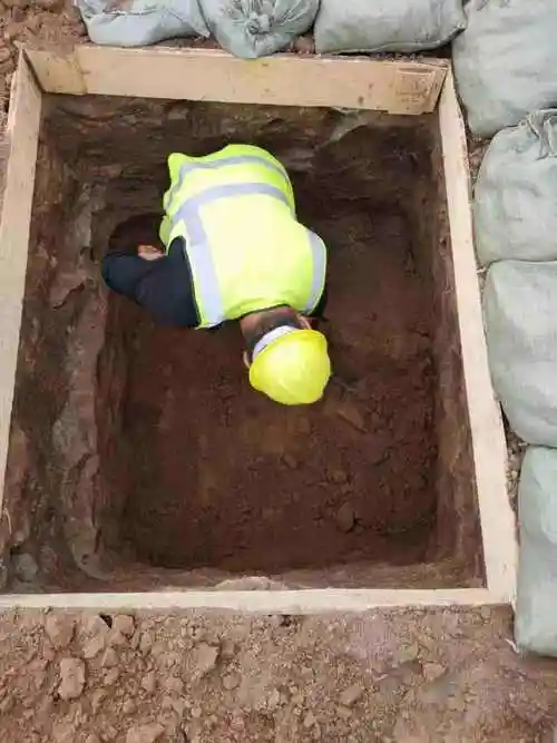 新乡红旗区去内蒙挖土坑121431一个坑八百