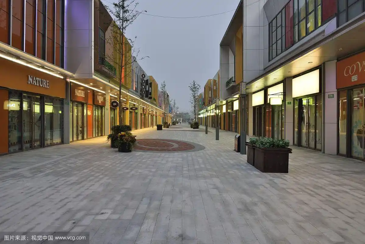 商业休闲街夜景