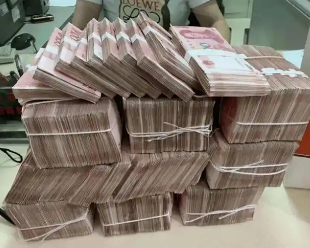 拿100万存银行和拿100万买房30年后哪个生活更好