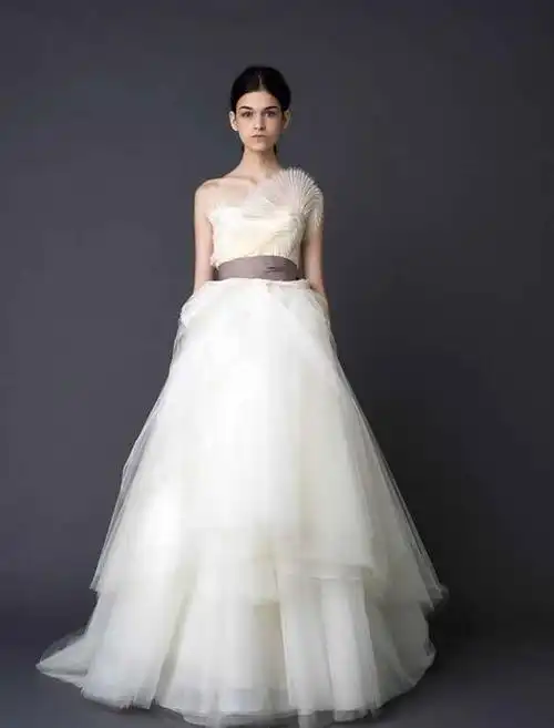 王薇薇vera wang2012春季婚纱流行趋势