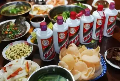 作茧自缚!东北大哥宴请领导,好面子点6瓶茅台,买单时"傻眼"