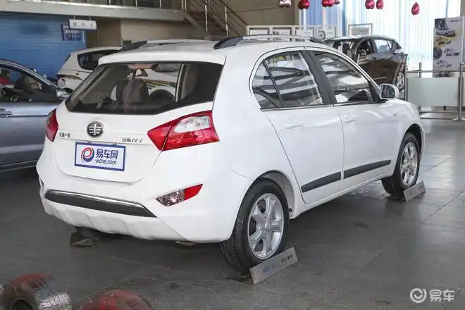 夏利n7 外观 白色