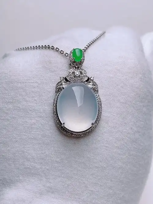 18k金镶嵌 老坑冰种蛋面翡翠吊坠