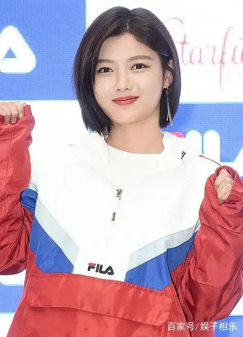 金裕贞运动装现身某活动,最近剪了短发的妹子 活力满满!