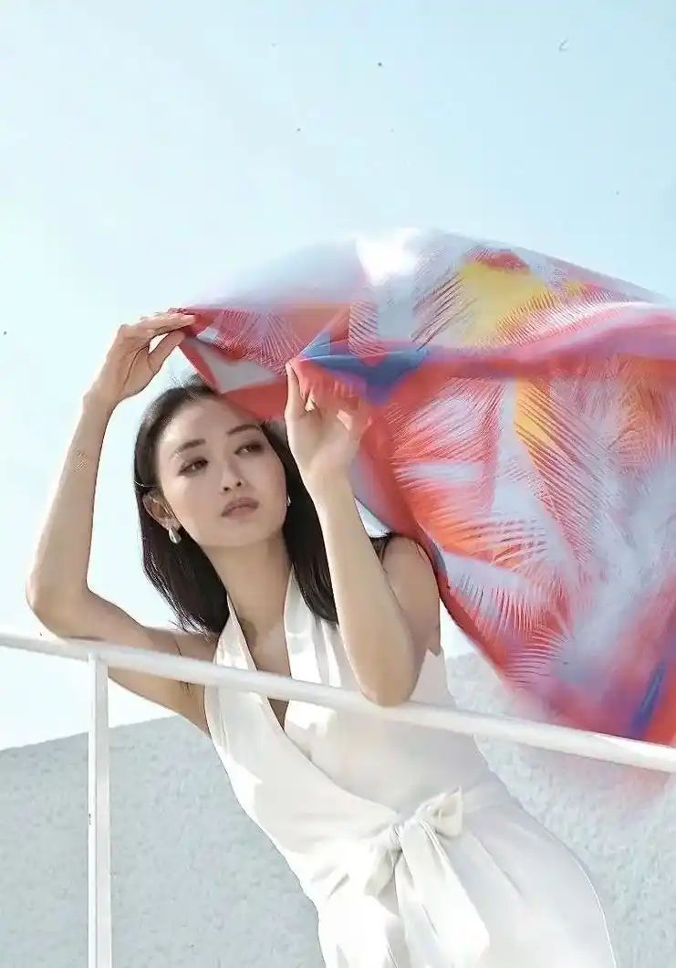 张宝儿「一家三口」吸金.艺人袁伟豪与太太张宝儿早前「一家三口 - 抖