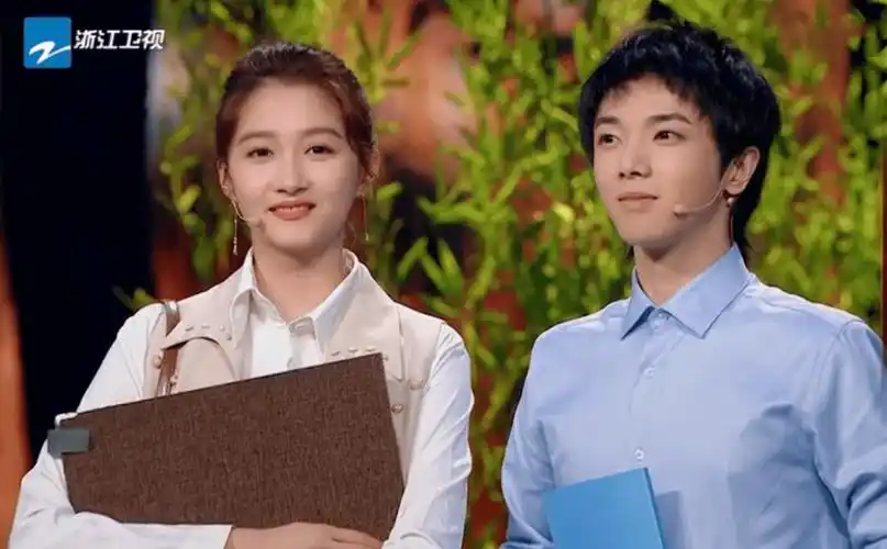 原创男明星跟关晓彤同框暴露真实身高檀健次穿高跟鞋张一山垫木板