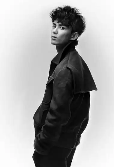 十六岁的男生理什么发型好看 小伙子的阳光短发造型