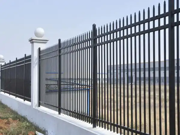 工厂围墙护栏 - 金用护栏