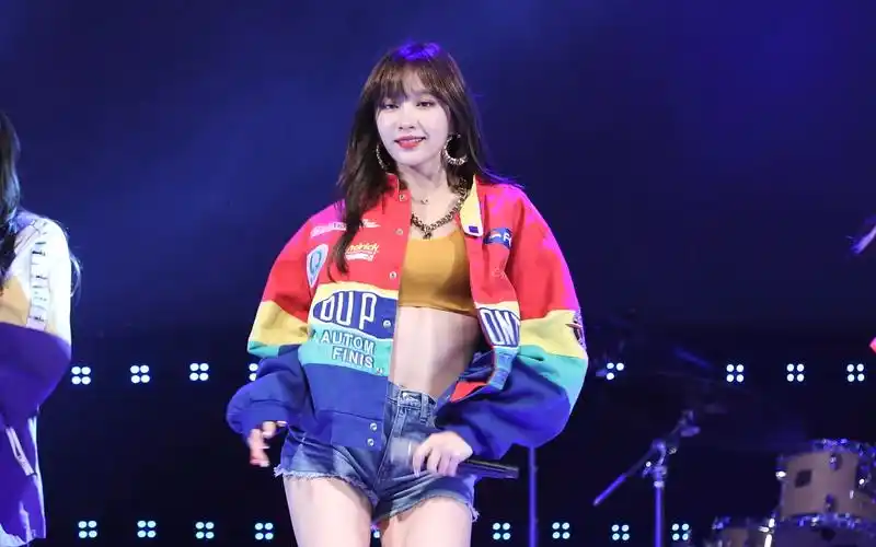 4k180503exidupdownhanifocus