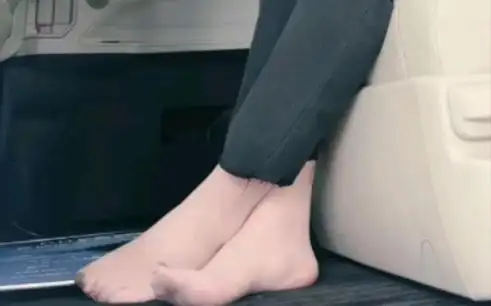 库里白丝露脚—我每天都要看美女之其367 2023.11.25(天津东联丰田4s