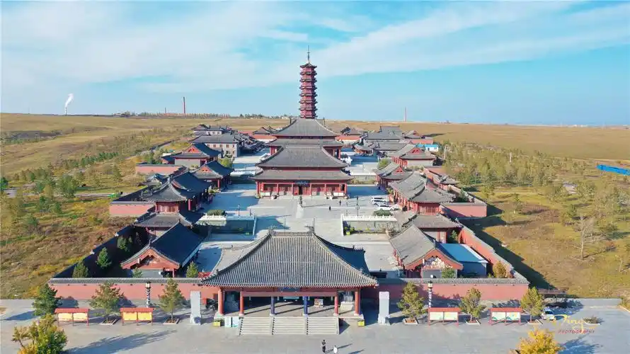 两河圣山护佑着草原名城海拉尔,中国最美秋色在这里得到完美释放