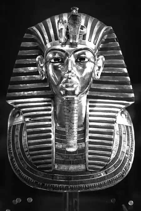这是1月23日在位于开罗的埃及博物馆拍摄的图坦卡蒙黄金面具.