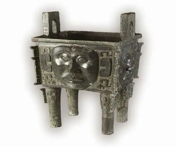 三星堆人头像镂空人面纹钺胡人牵马人俑02青铜器珍品见证中国古代