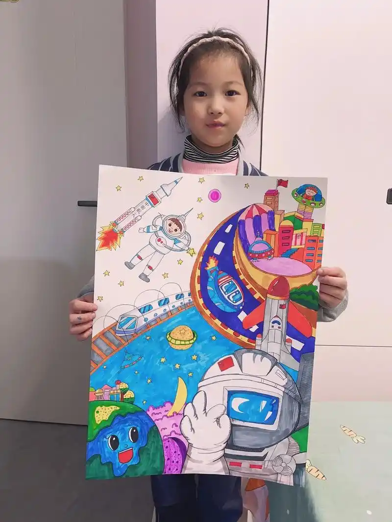 和姐姐一同完成的遨游太空科幻画