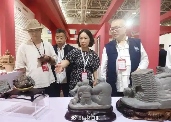 激活"榆林剪纸""绥德石雕""清涧石板"等传统优势产业的发展动力,深挖