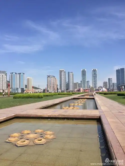 游览大连星海广场,金沙滩海宾公园,东港音乐喷泉广场.