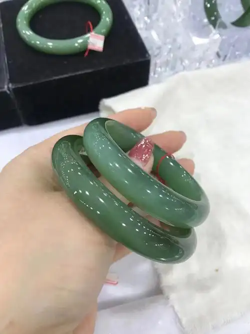 和田玉碧玉带猫眼手镯