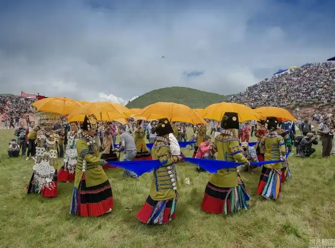 四川凉山群众欢度彝族火把节