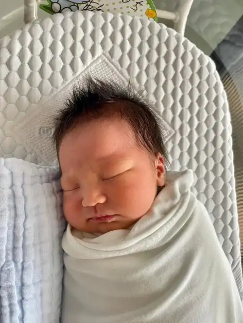 两个月的宝宝推出门大家都说五个月了