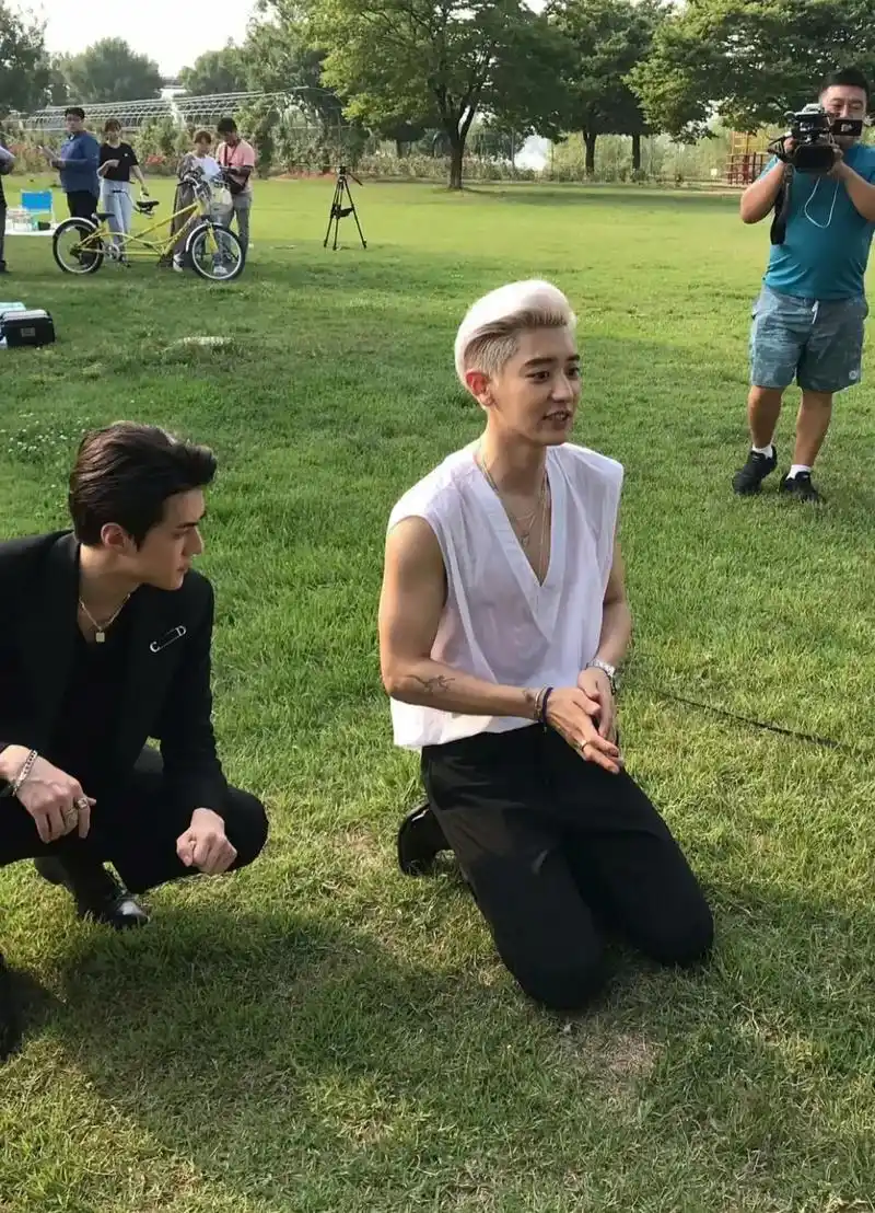 最好的竹马关系.#吴世勋朴灿烈 #竹马 #合照 - 抖音