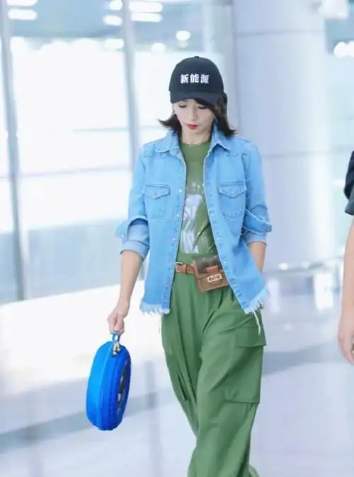 41岁刘涛穿得可真潮!绿衣绿裤搭配牛仔外套个性十足,气场好强大